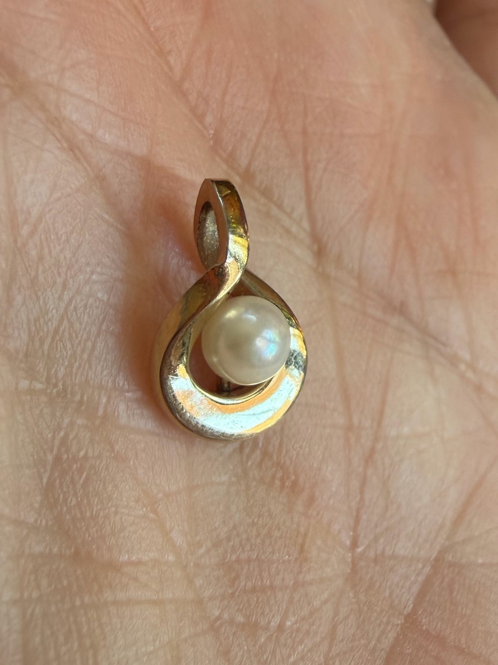 Vintage Gold Pearl Loop Pendant. GF? Not Sure
